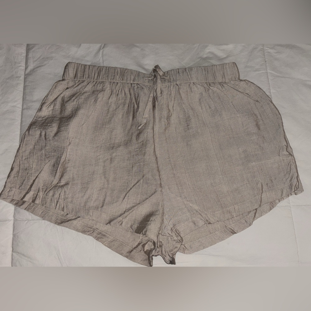 6/$28❗️Beige flowy shorts - Picture 4 of 11